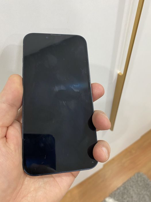 Продам Айфон 13