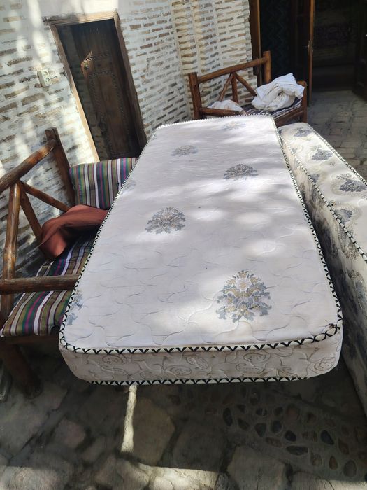 Arzon narxlarda holati o'rtacha matraslar sotiladi