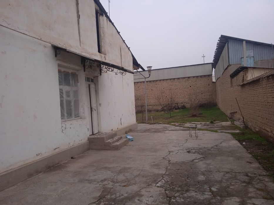 Uy sotiladi Yangiyol shaxar