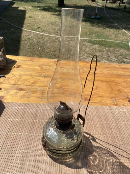lampă veche pe gaz (petrol lampant) cu fitil, un model clasic de perete sau de masă.