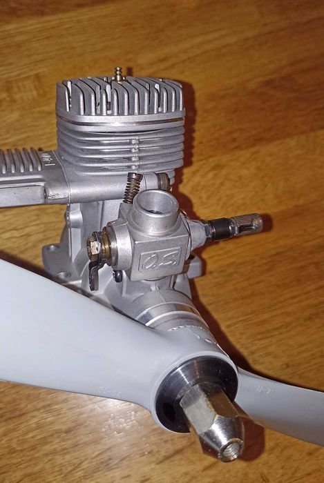 Motor nitro modelism OS Max 61FX 10cc cu bujie si elice pt. aeromodel