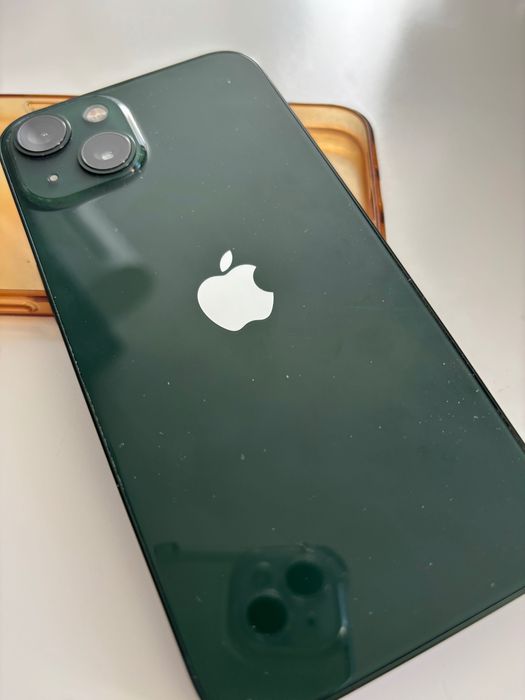 iPhone 13тъмно зелен