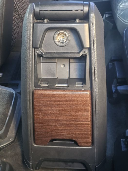 Чекмедже / поставка за напитки Volvo XC90 MK1 оригинално