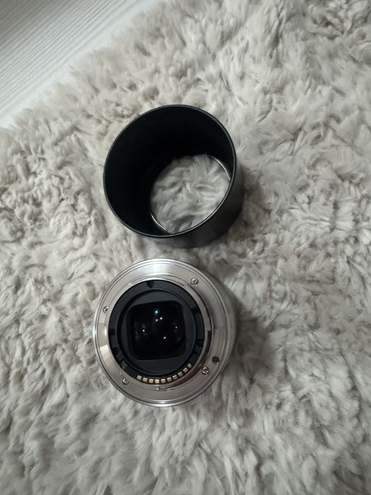 Sony 50mm f1.8 OSS (Argintiu) - Obiectiv Portret cu Stabilizare