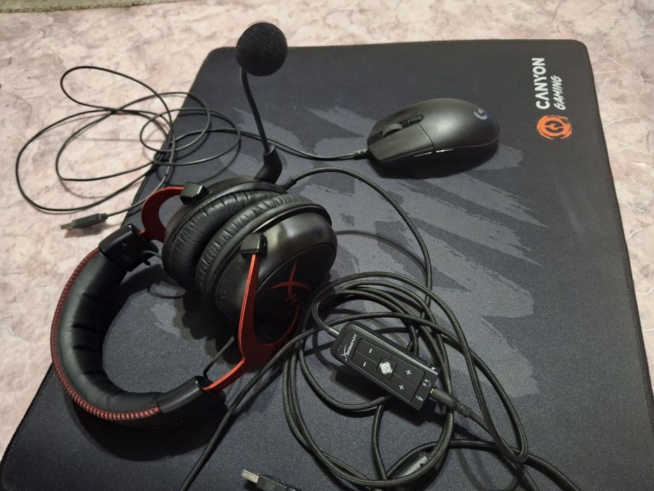 Комплект наушник HyperX мышка Logitec, коврик