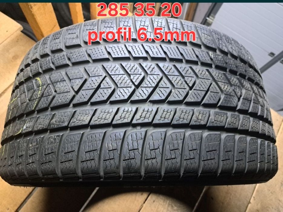 Anvelope desperecheate 285/35 R20 Pirelli și 255/40 R20 Continental