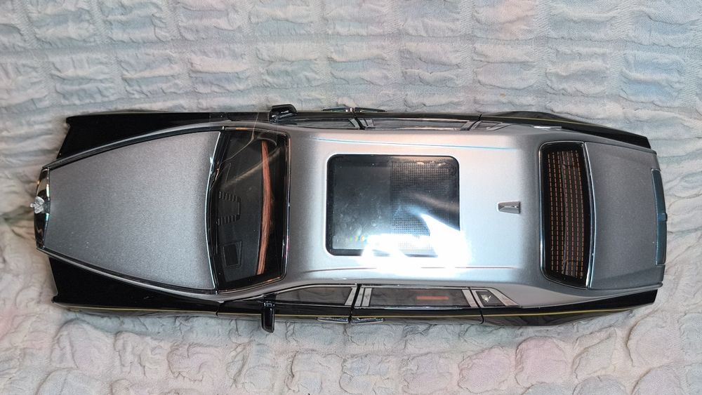 Метална кола Rolls Royce Phantom,1:18 , чисто нова