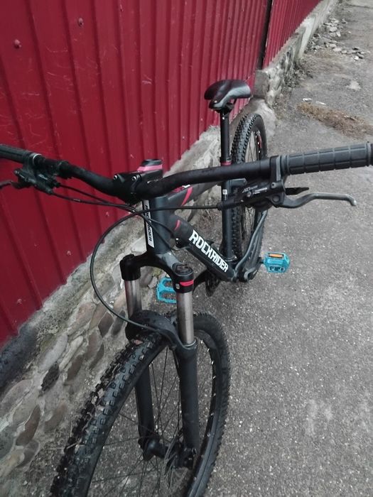 Vând bicicleta rockrider in sare buna are roti de 27.5 si frane pe ule