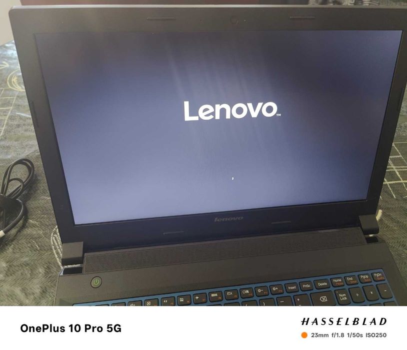Продавам перфектен лаптоп Lenovo IdeaPad B51-80