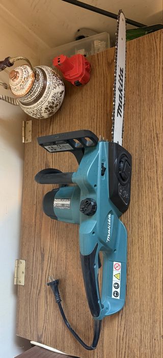 Drujba  Makita UC4041A, 1800 W, 40 cm, made in belgium , foarte putin folosita