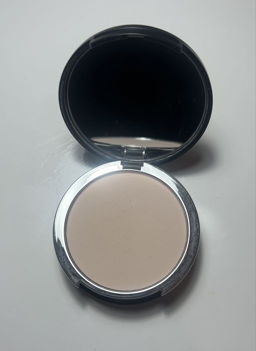 Pudra mata de fixare Kat Von D