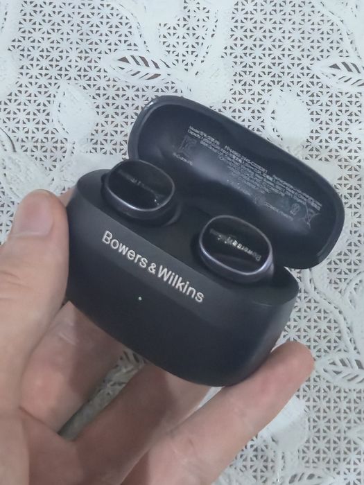 Беспроводные наушники Bowers & Wilkins Pi8 (отличное состояние)