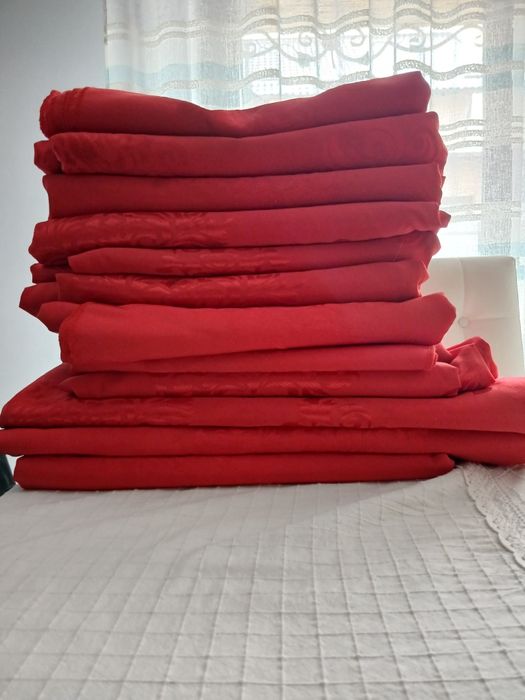 Fete de masa rotunde!