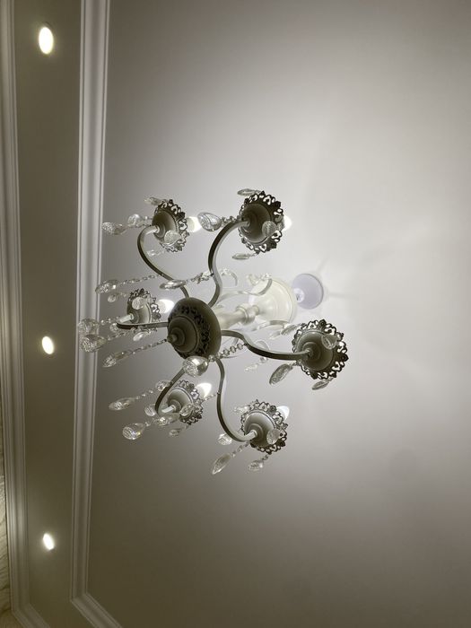 Продается Люстра.