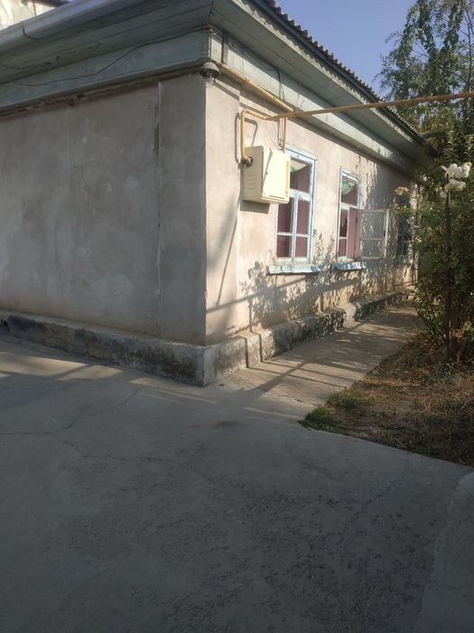 Уй сотилади.Ховли, 6 хона. Нархи келишилади!