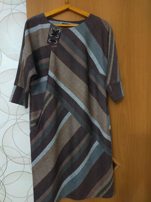 Платье женское..