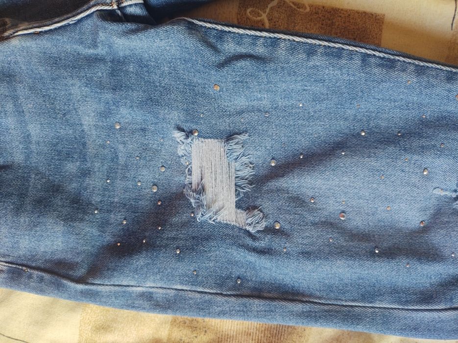 Дамски дънки с камъни