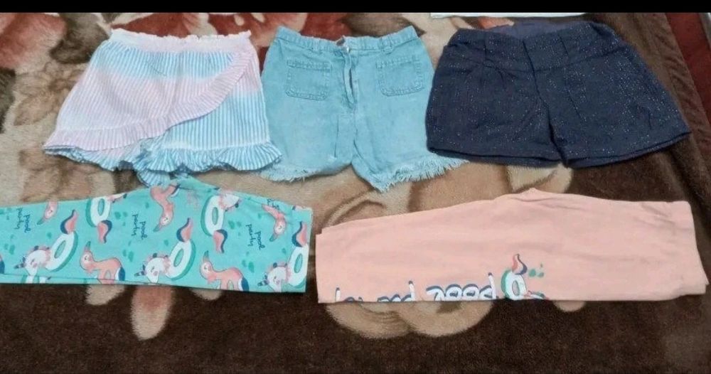 Lot pantaloni scurti 122-128 de fetiță