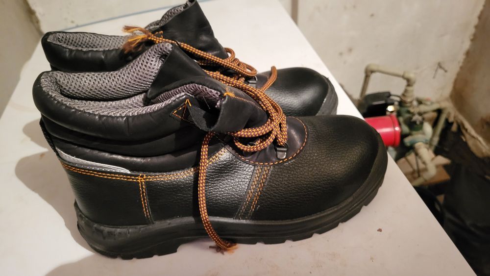 Басы темір ботинкк сатылады 43 рр