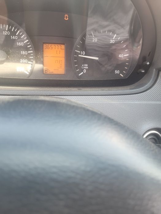Vând Mercedes vito