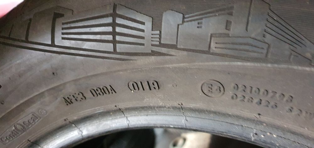 Гуми 2бр 215/65/17 - 1бр  115лв