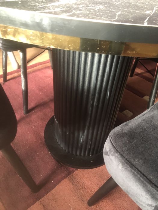 Masă cu scaune de vanzare