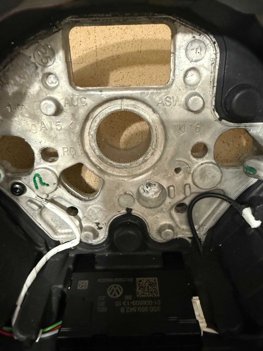 Чисто нов,оригинален мултиволан за Фолксваген-Volkswagen