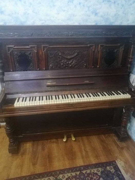 Продается антикварное Пианино