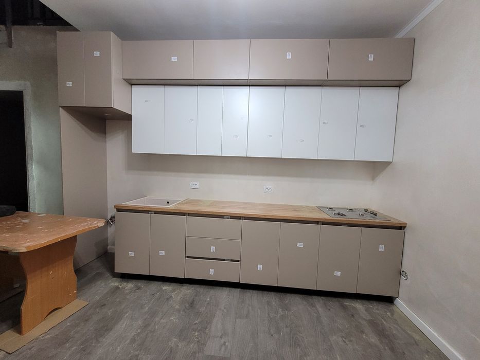 Кухния до потолка