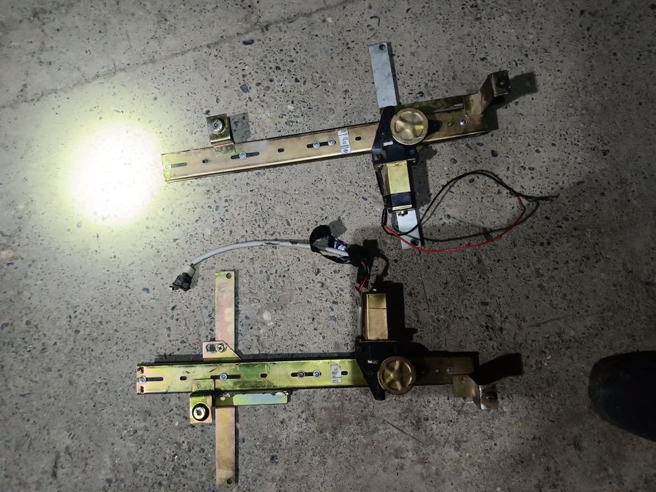 Стеклоподьёмник нива