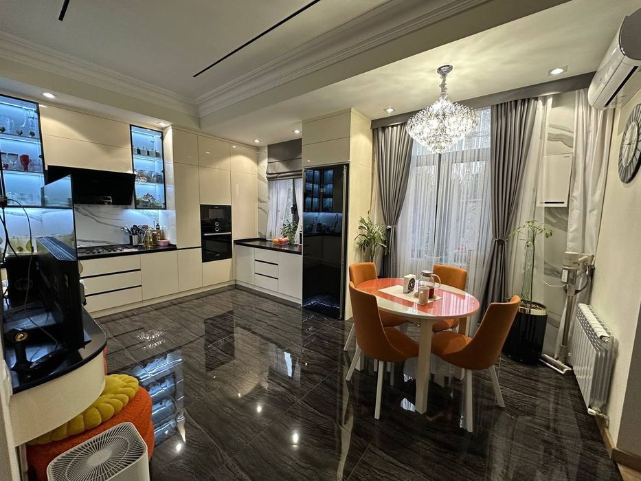 Продается 4х ком квартира в новостройке, ор-р: стадион Старт, 176м²