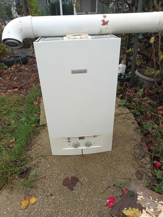 Centrala termica Bosch gaz 4000W24Kw functionala +kit evacuare