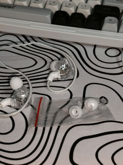 Стильный игравой наушник