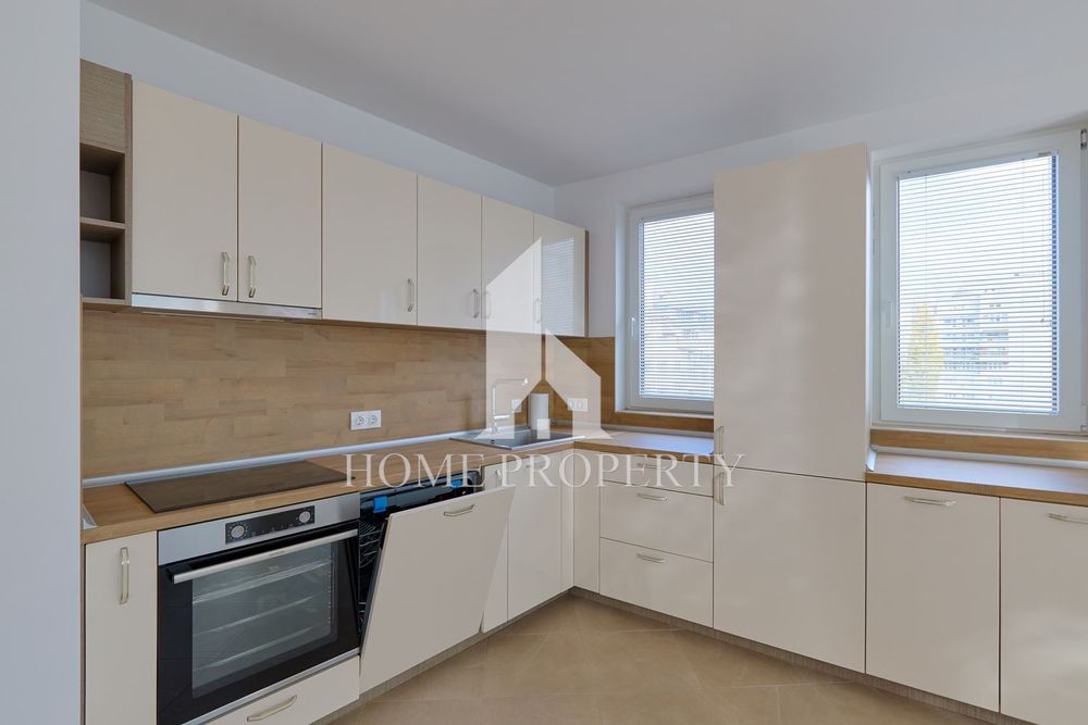 Дава се под наем Четиристаен апартамент в София, Красно село - 130 кв.м за 1200 € - Снимка #1