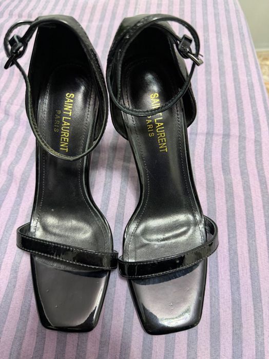 Елегантни черни токчета Saint Laurent – размер 38, почти нови