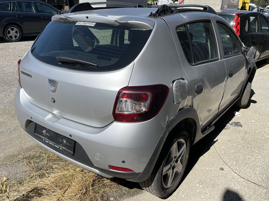 Dacia Sandero Stepway Laureate TCe90 2016 На Части