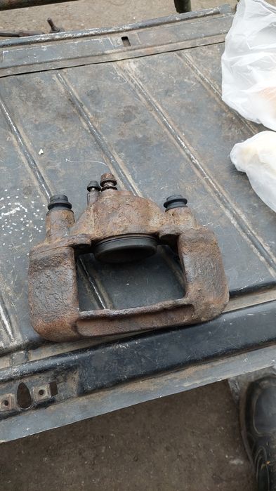 Суппорт передний на мазду 323