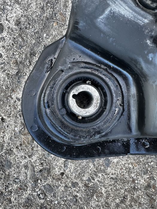 Преден мост Lancia Delta 3 нови тампони.