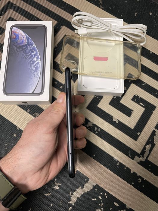 Продам телефон Айфон XR 128Gb