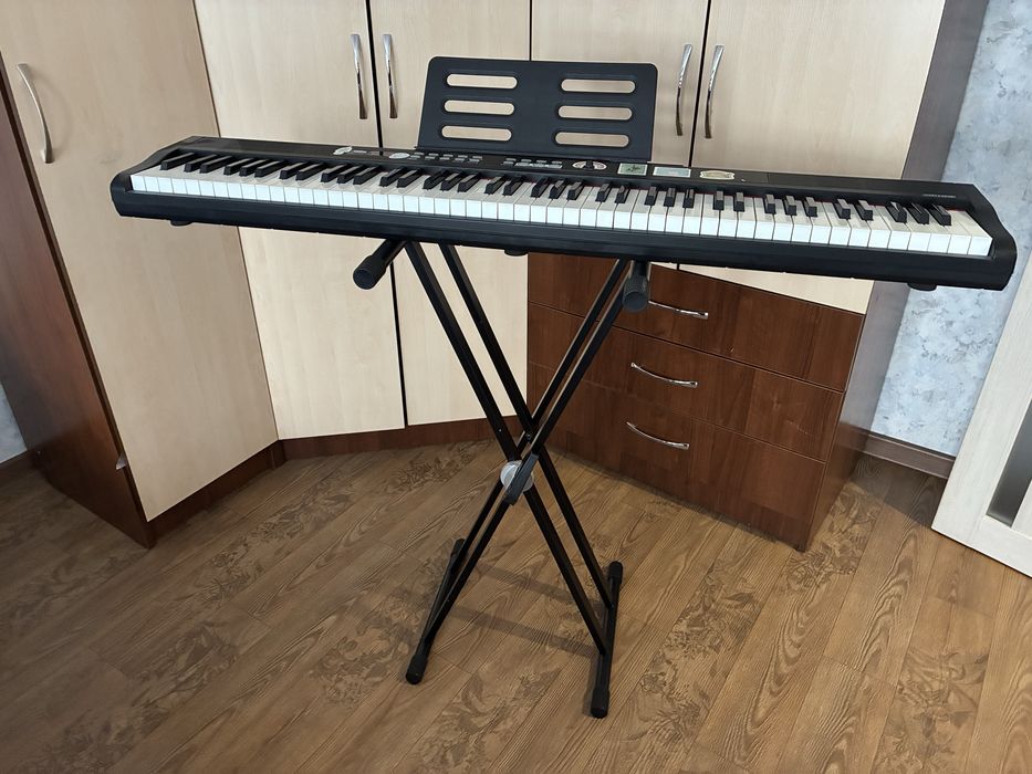 Продам синтезатор 88 кл 7 октав