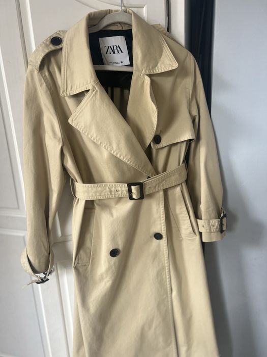 Стилен тренчкот Zara