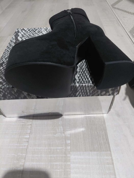 Нови дамски боти на висок ток и платформа