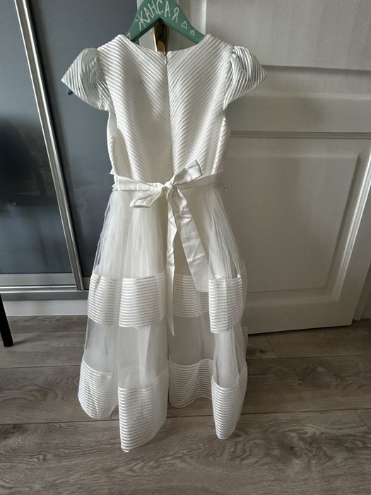 Платье рост 134-140см новое 15 тыс