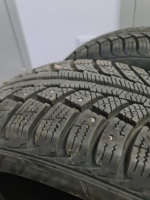 Продам шины 215/55/17 2 штуки