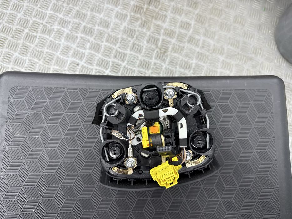 Airbag за Audi A4 B9  – оригинален, номер 8W0880201 AL 6AL