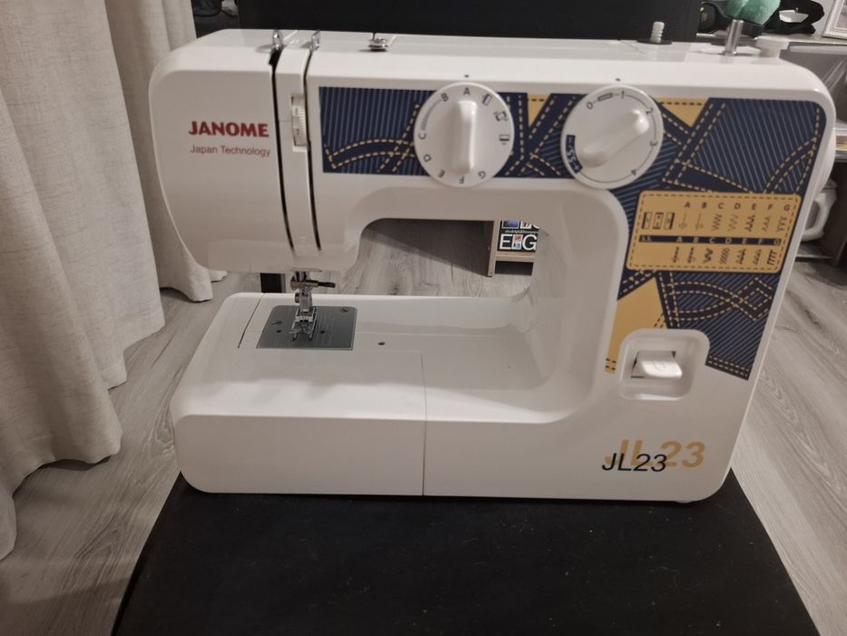 Продаётся швейная машинка