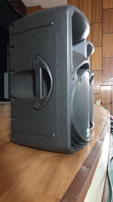 Пасивни тонколони MACKIE C300