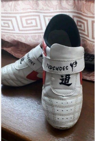 Соги для тхэквондо 29 размер.