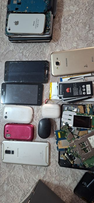 Запчасти и кнопочные телефоны