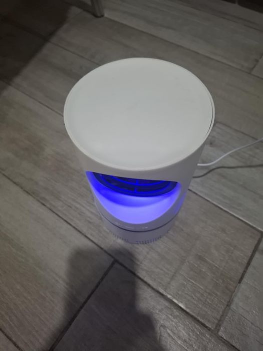 Електрически капан за насекоми 5V с USB бял син 12.5x21см